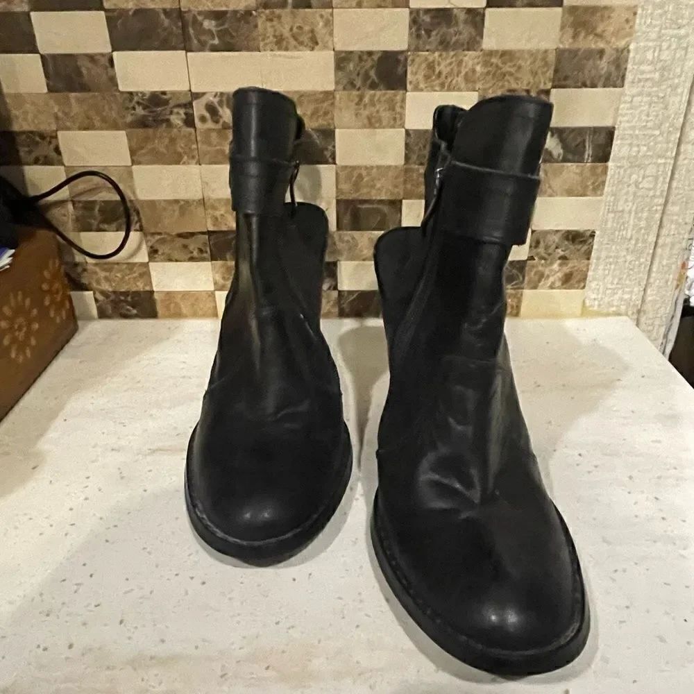 Very Volatile Shoes - Picture 2 of 6